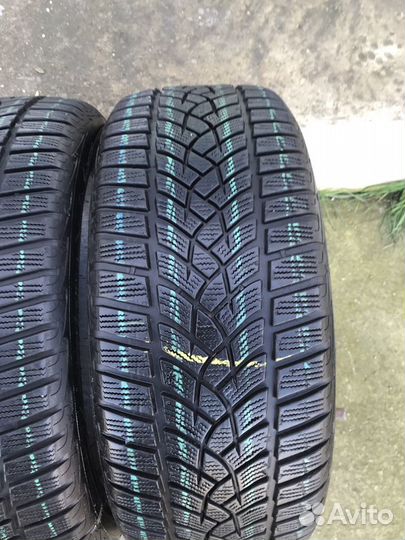 Goodyear UltraGrip Performance Gen-1 215/50 R17 95V