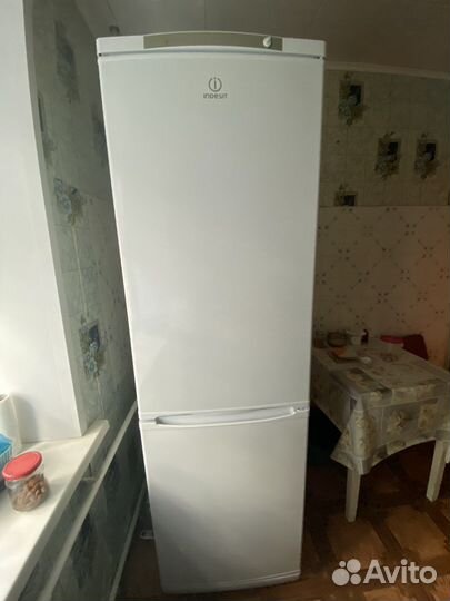 Холодильник бу indesit
