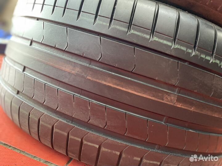 Pirelli P Zero PZ4 275/40 R20 и 315/35 R20 110W