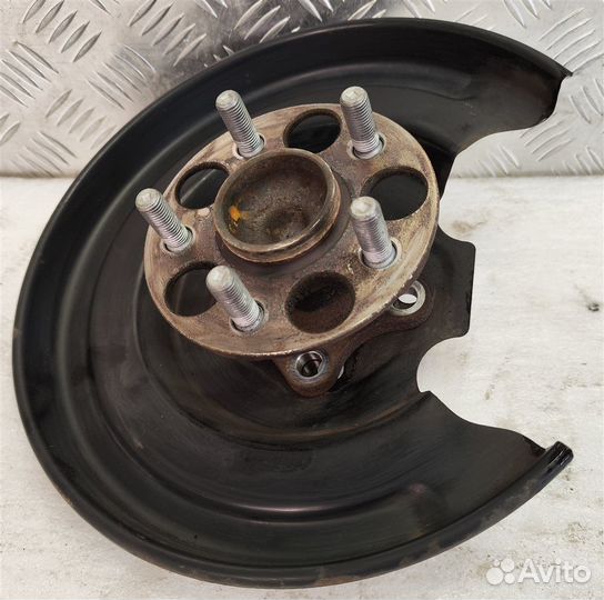 Ступица задняя левая Toyota Prius ZVW30 2ZR 2012