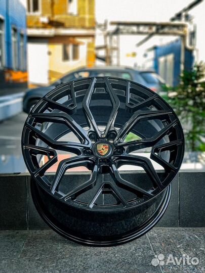 Кованые диски GT Forged R20 на Porsche Macan