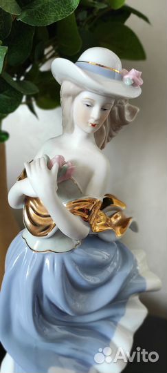 Статуэтка фарфор девушка в шляпке