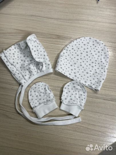 Шапочка и антицарапки на выписку в родом