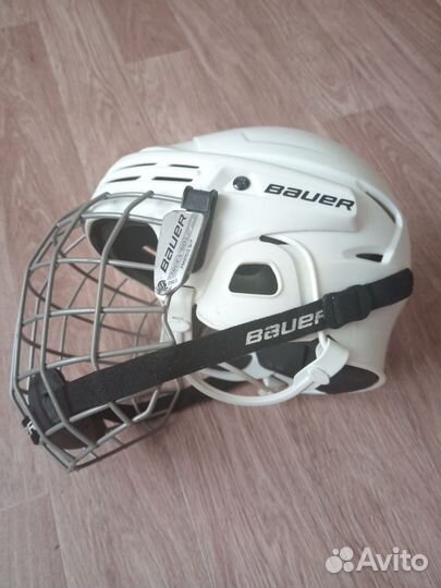 Хоккейный шлем