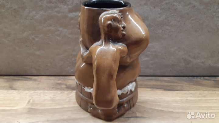 Кружка пивная сувенирная с бабой, новая