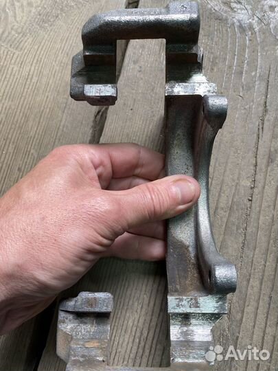 Скоба оригинал переднего суппорта VAG 312 mm