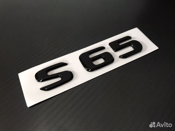 Эмблема на багажник AMG S65 плоская чёрный глянец