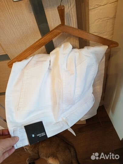 Белые джинсы скини