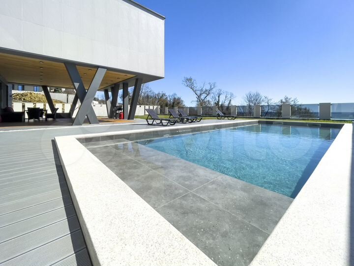 Коттедж 430 м² на участке 7 сот.