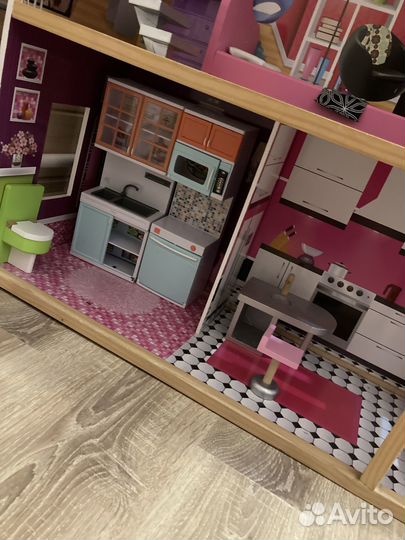 Кукольный домик с мебелью