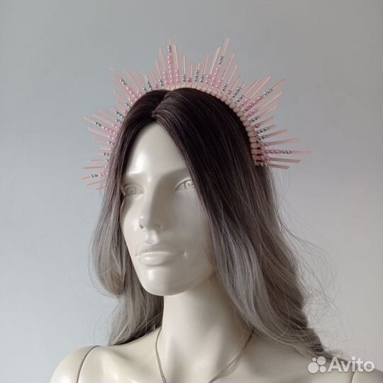 Розовые короны лучи