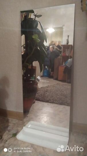 Зеркало с полкой в ванную