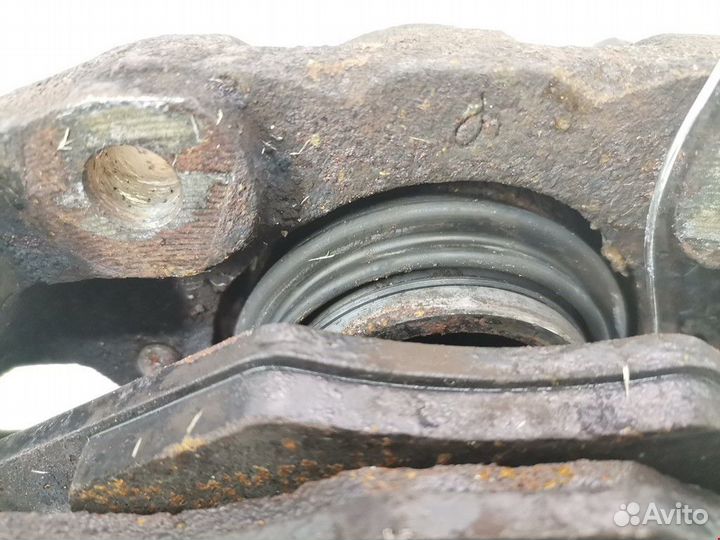 Суппорт передний правый Volkswagen Polo 2 рест