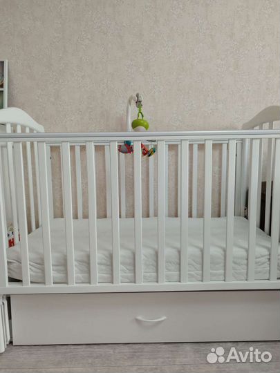 Детская кровать Papaloni с маятником и матрасом