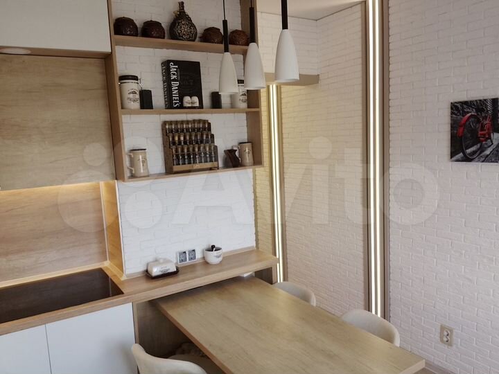 2-к. квартира, 58 м², 1/17 эт.