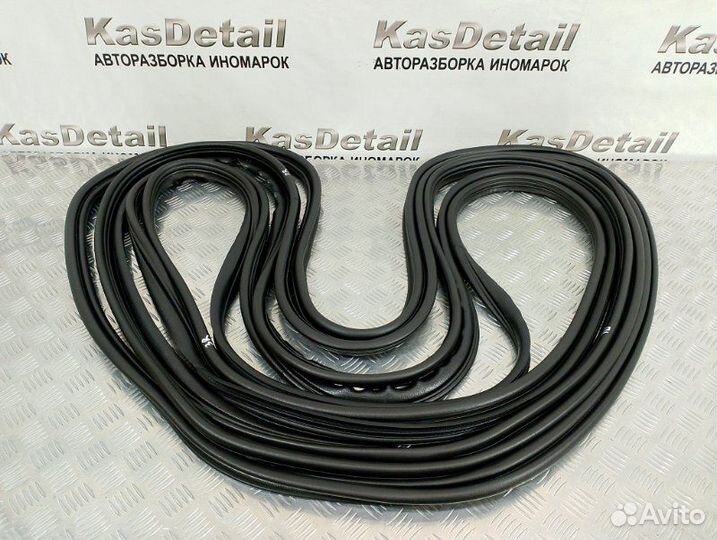 Уплотнительная резинка боковой двери Renault