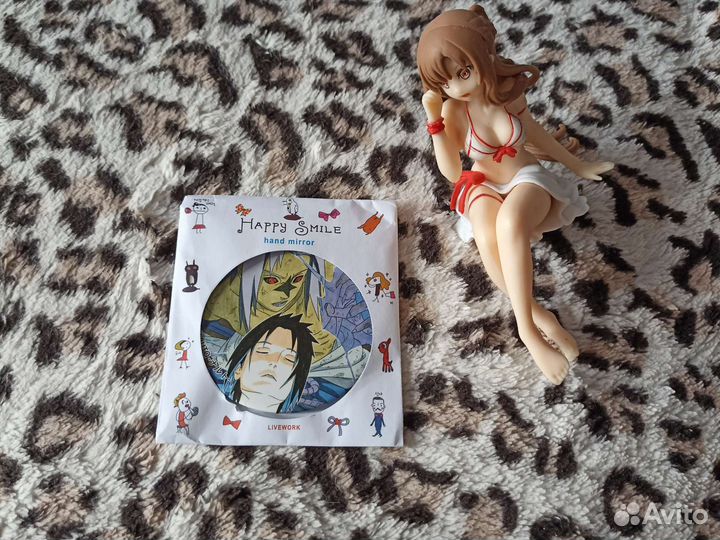 Фигурка и зеркальце аниме