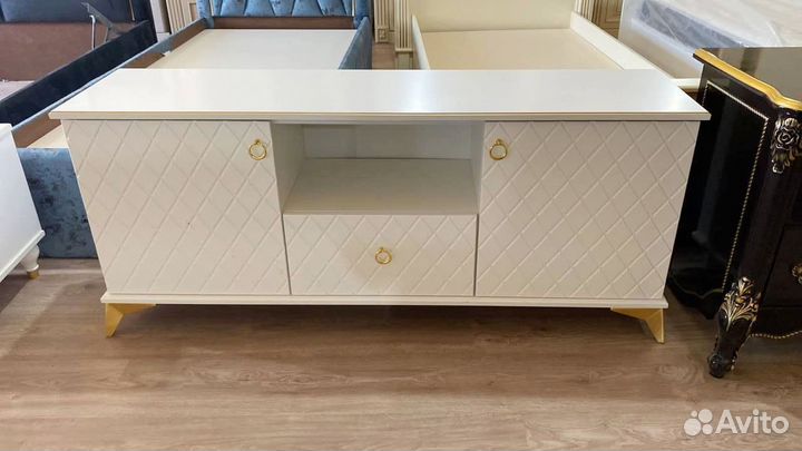 Тумбочка под телевизор новая