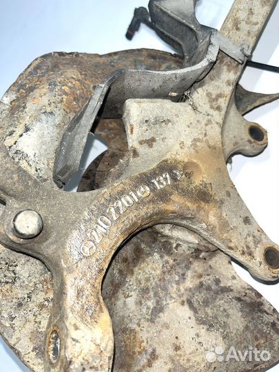 Кулак поворотный передний левый Mercedes W210