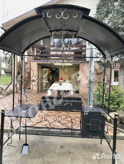 Мангал с крышей