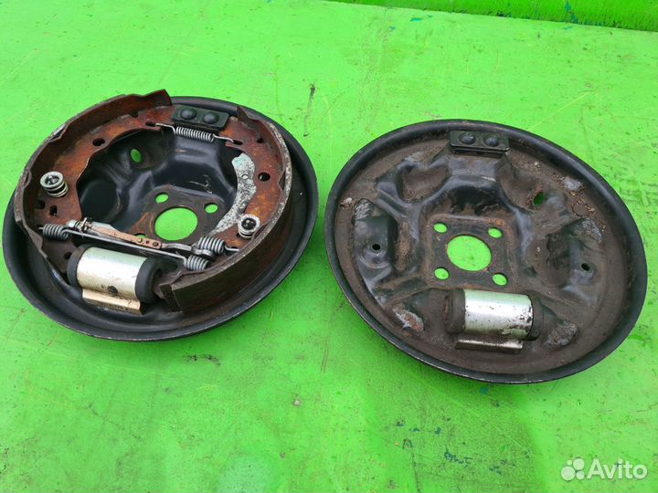 Щит опорный задний правый для Renault Logan