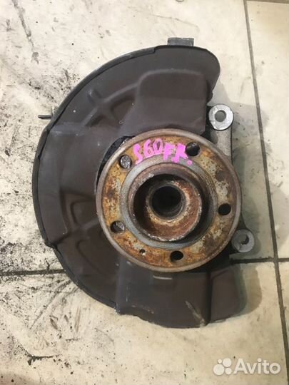 Поворотный кулак передний правый Volvo S60