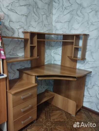 Компьютерный стол