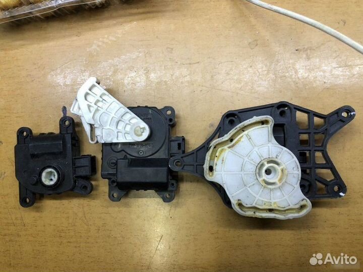 Сервопривод заслонок печки Hyundai Solaris