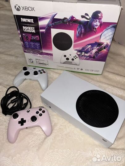 Xbox Series S с 2 геймпадами