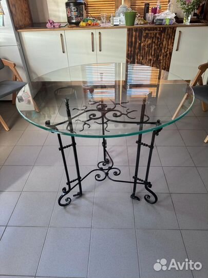 Стол стеклянный круглый