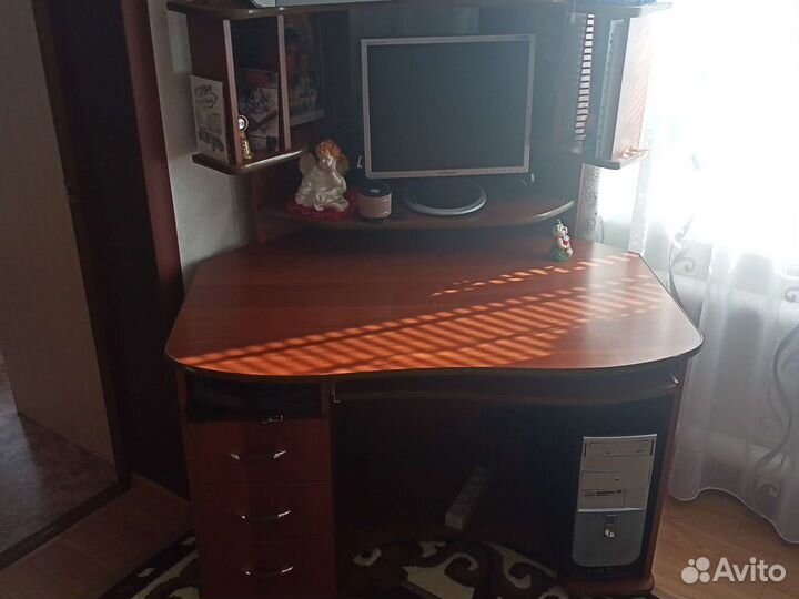 Компьютерный стол угловой