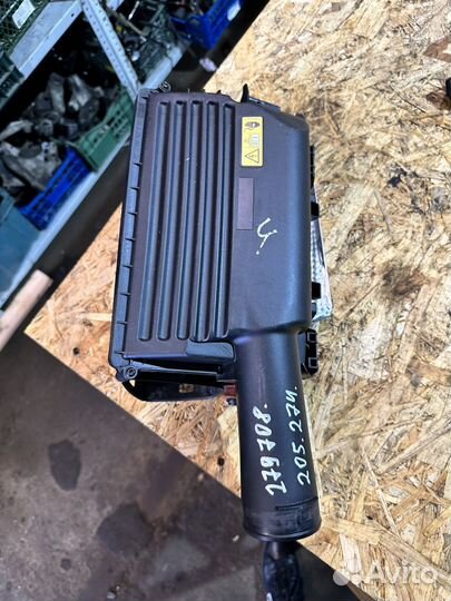 Корпус воздушного фильтра Mercedes w212 m274