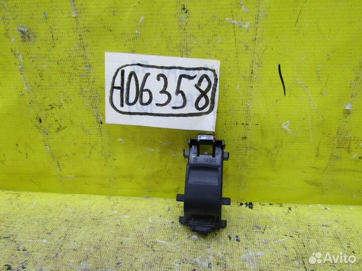 Кнопка стеклоподъёмника Toyota Camry 50 11-18 г 10