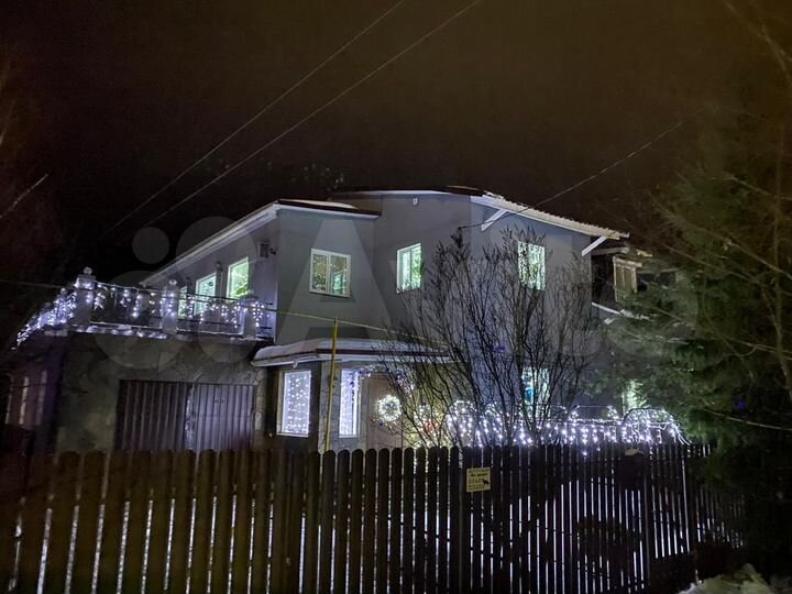 Дом 300 м² на участке 13 сот.