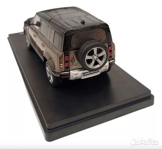 Модель Land Rover Defender 1:43 Оригинал