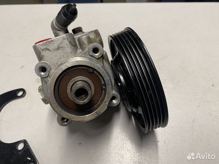 Насос гур Land Rover/S-MAX/XC70/S80/s60 2.5