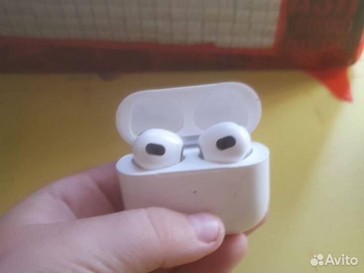 Беспроводные наушники apple airpods