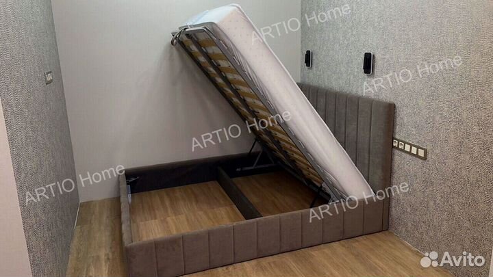 Кровать с мягким изголовьем