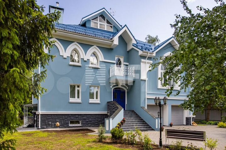 Дом 718 м² на участке 15 сот.