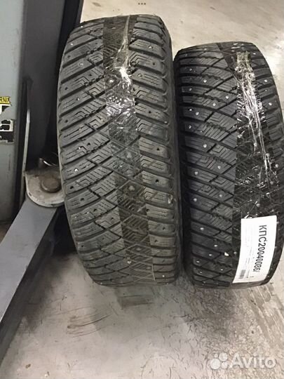 Goodyear Ultragrip Ice Arctic 215/60 R16