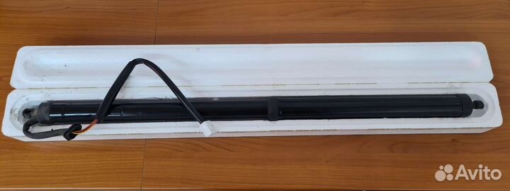 Амортизатор двери бакажника правый Lexus Rx IV