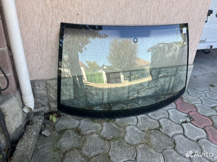 Лобовое стекло туарег