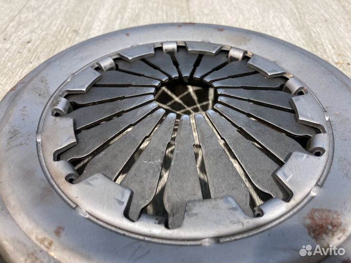 Корзина сцепления Renault Sandero Logan 1,6