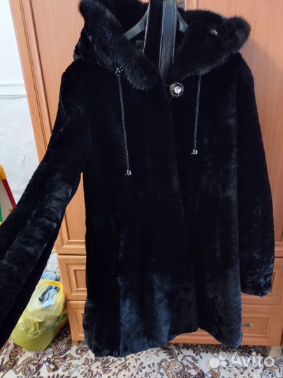 Мутоновая шубка с отделкой из норки