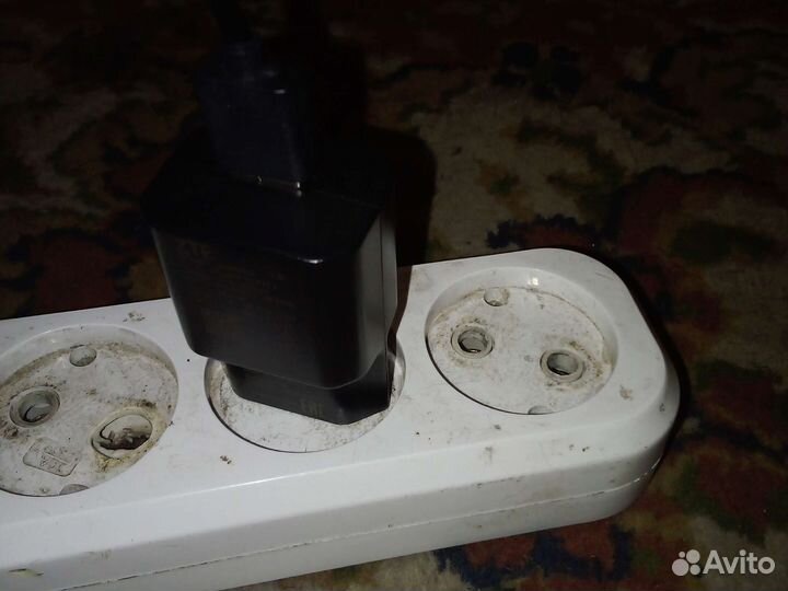 Зарядное устройство для смартфонов