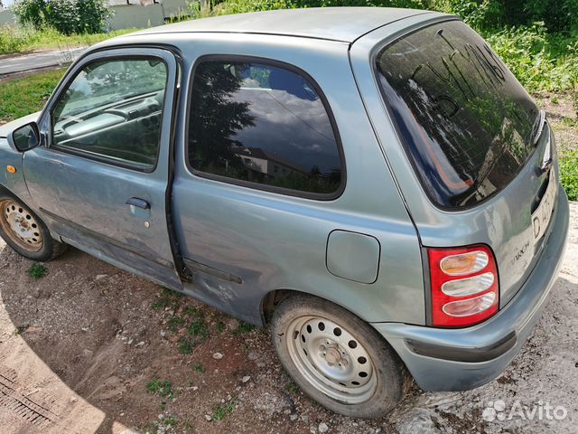 На nissan march k11