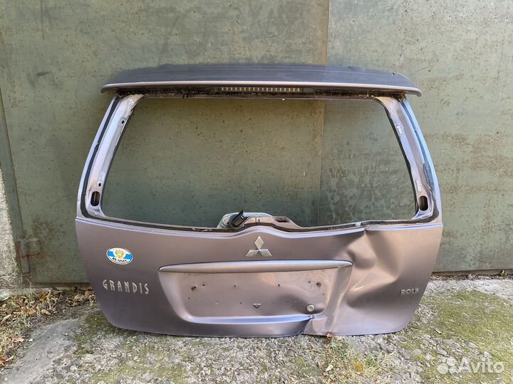 Крышка багажника Mitsubishi Grandis
