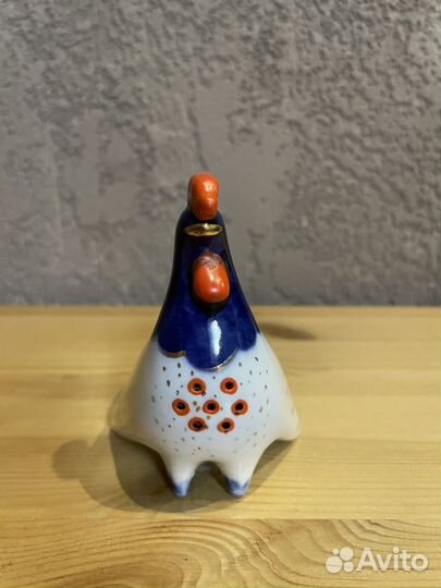 Фарфоровая статуэтка 