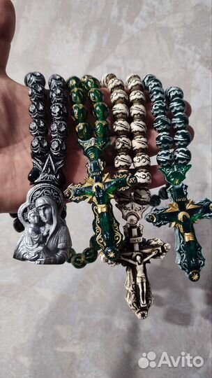 Крест на четках в авто на зеркало, ручной работы