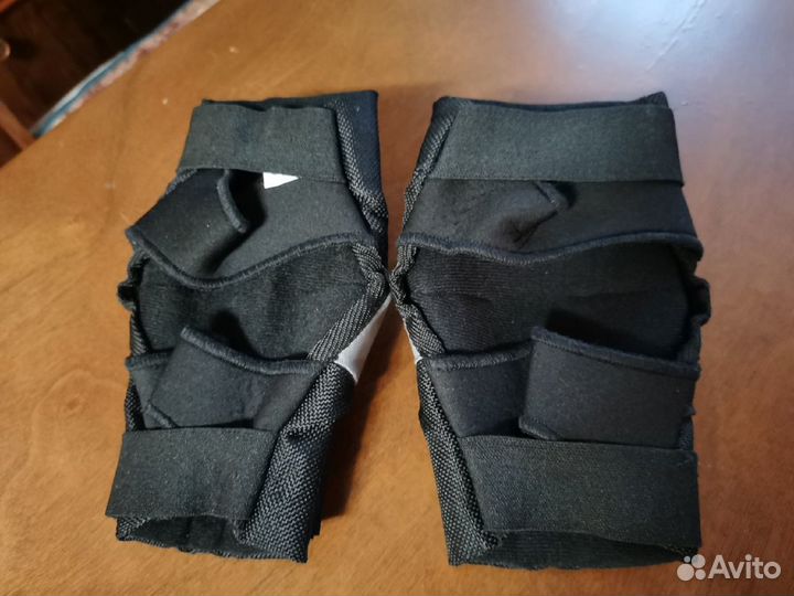 Налокотники - защита локтя Bern, размер S-M